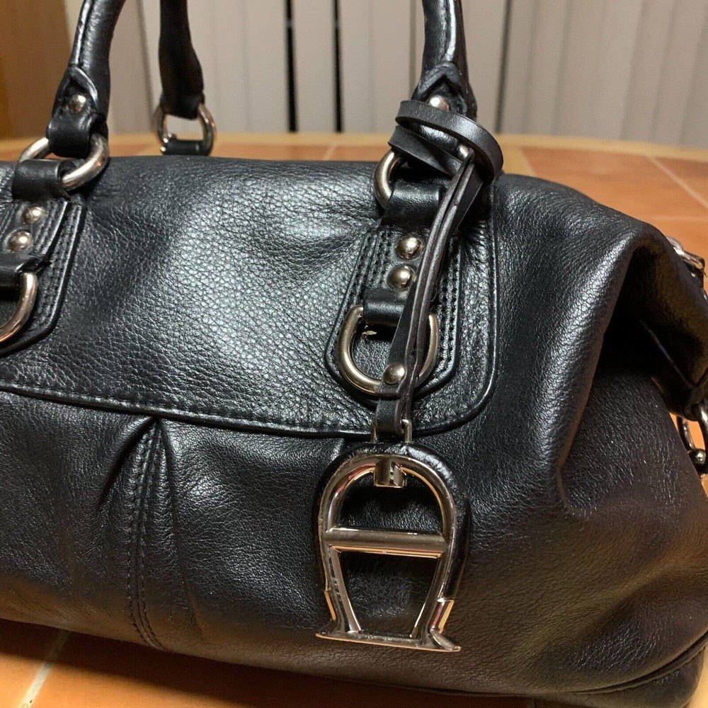 SOLD! ETIENNE AIGNER Silver/Black Signature Hang Tag Purse Charm (808) - Picture 4 of 9